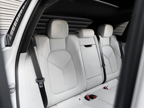 Certified 2022 Porsche Macan S AWD/4WD image 32