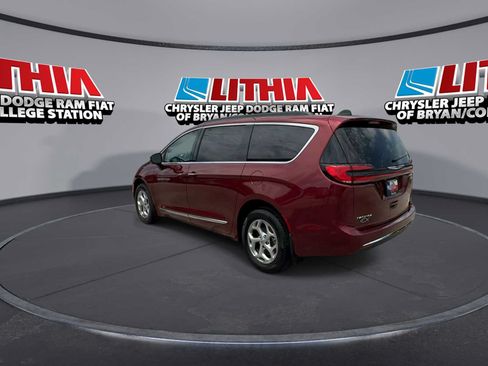 Used 2023 Chrysler Pacifica Limited AWD/4WD image 6
