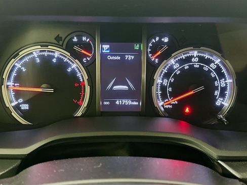 Used 2022 Toyota 4Runner TRD Off-Road AWD/4WD image 18