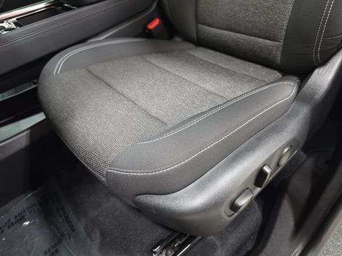 Used 2025 Chevrolet Traverse LT w/ Driver Confidence Package FWD image 27