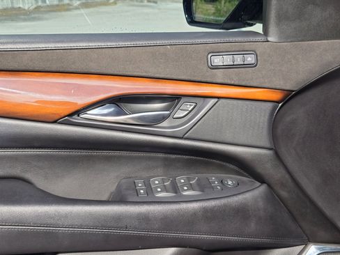 Used 2018 Cadillac Escalade Luxury image 11