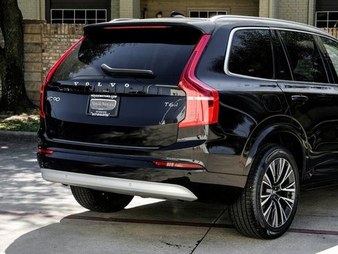 Used 2022 Volvo XC90 T6 Momentum w/ Climate Package image 17