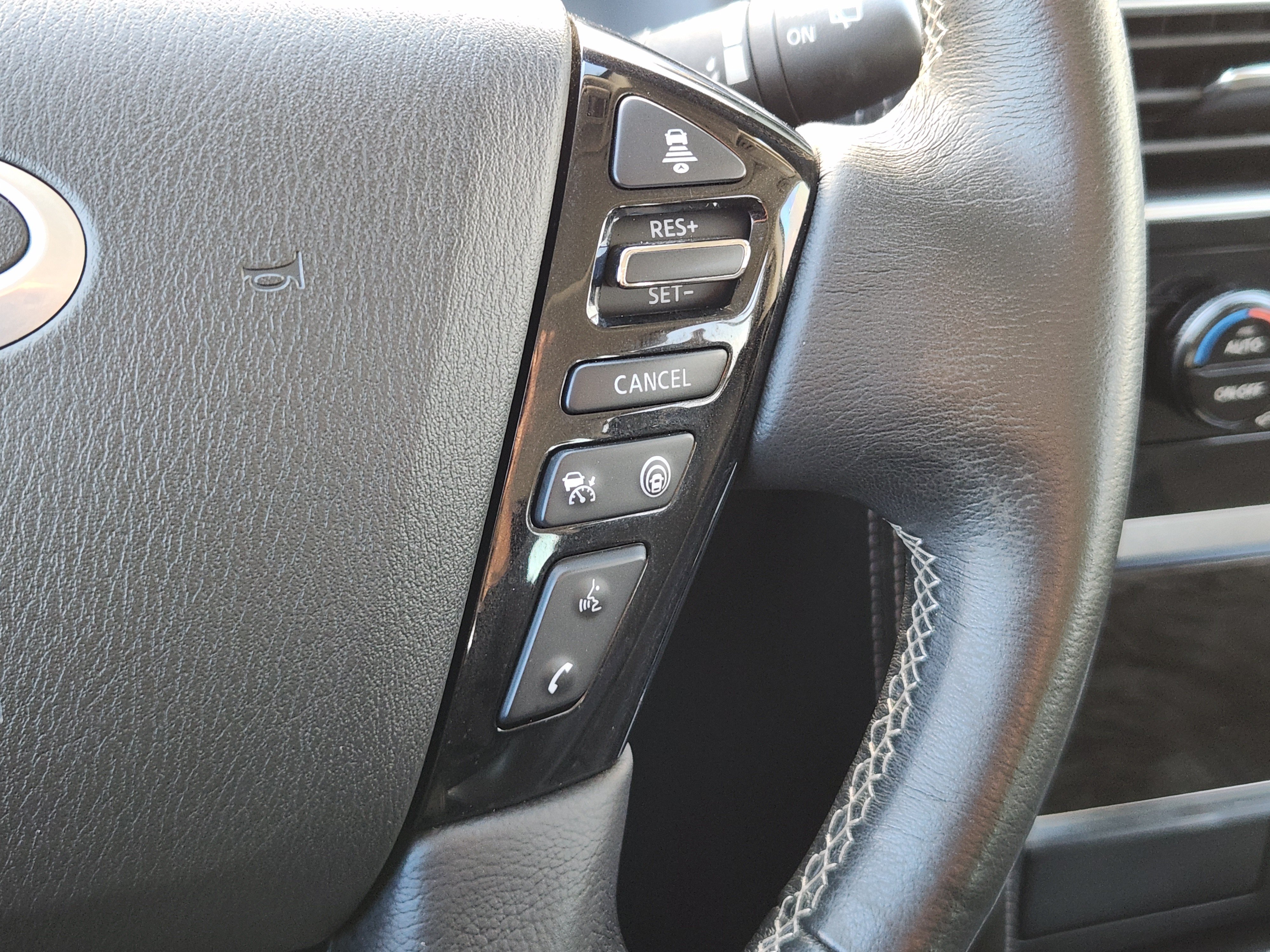 Used 2023 INFINITI QX80 Luxe w/ Cargo Package AWD/4WD image 29