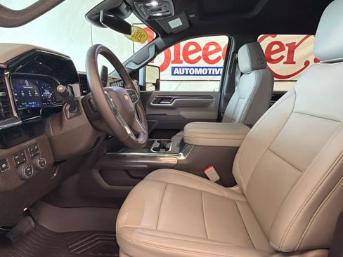 Used 2026 Chevrolet Silverado 2500 LTZ w/ LTZ Convenience Package AWD/4WD image 16