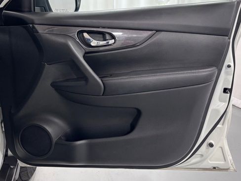 Used 2018 Nissan Rogue SV AWD/4WD image 20