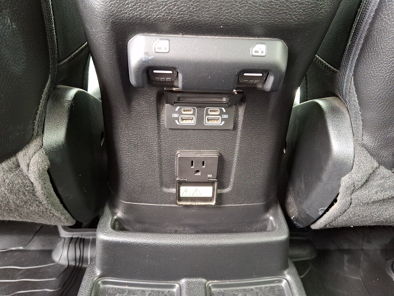 Used 2023 Jeep Wrangler Unlimited Sahara w/ Cold Weather Group AWD/4WD image 11