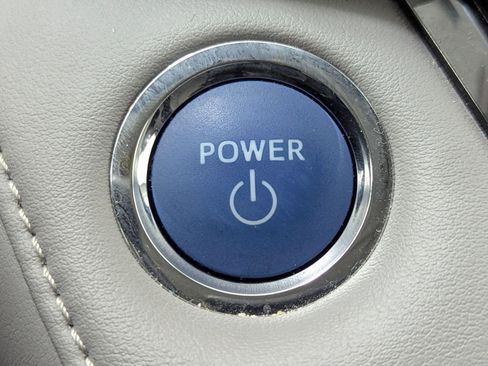 Used 2017 Toyota RAV4 Limited image 28