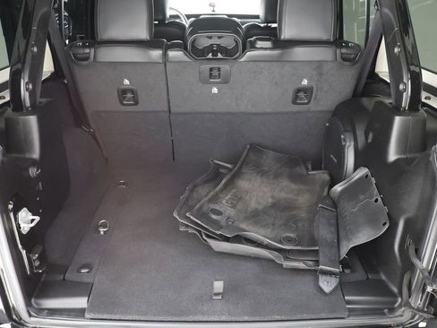 Used 2022 Jeep Wrangler Unlimited Sahara AWD/4WD image 27