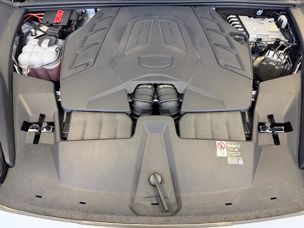 Used 2025 Porsche Cayenne GTS AWD/4WD image 28