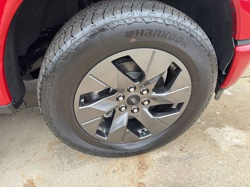 Used 2023 Ford F150 Lightning Lariat image 10