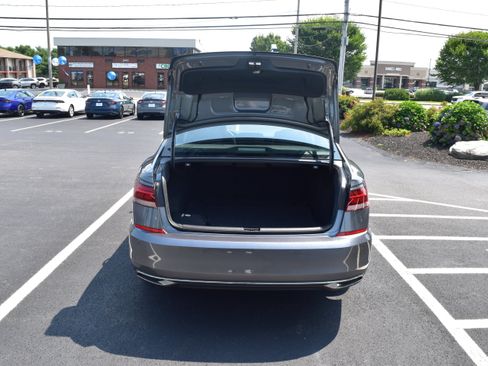 Used 2022 Volkswagen Passat 2.0T FWD image 9