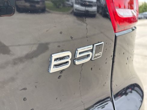 Used 2025 Volvo XC40 B5 Plus image 9