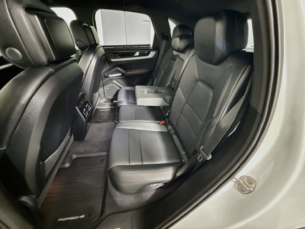 Used 2024 Porsche Cayenne AWD/4WD image 26