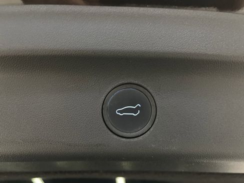 Used 2022 Tesla Model Y Long Range image 30