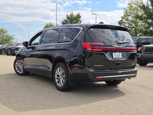 New 2026 Chrysler Pacifica Select image 15