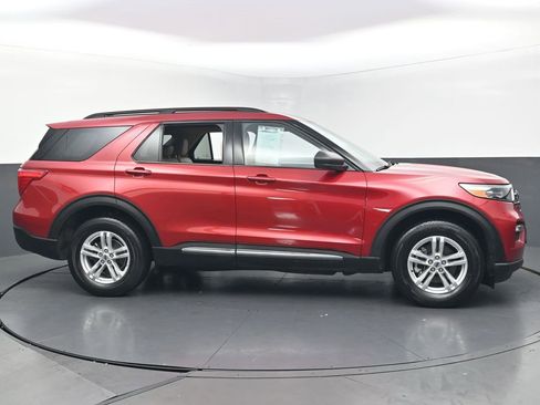 Used 2022 Ford Explorer XLT w/ Equipment Group 202A AWD/4WD image 6