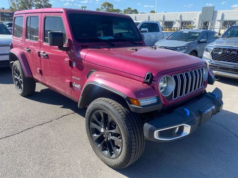 Used 2024 Jeep Wrangler Unlimited Sahara w/ Technology Group AWD/4WD image 3