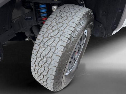 Used 2024 Toyota Tacoma TRD Off-Road image 10