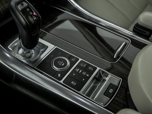 Used 2014 Land Rover Range Rover Sport HSE image 35