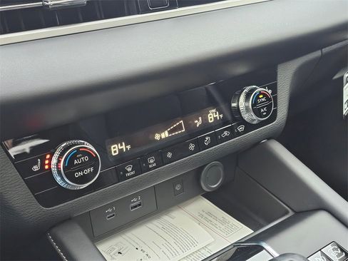 New 2025 Mitsubishi Outlander SE image 21