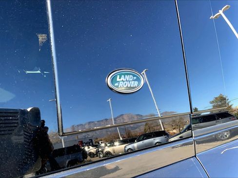 Used 2024 Land Rover Defender 110 SE image 9