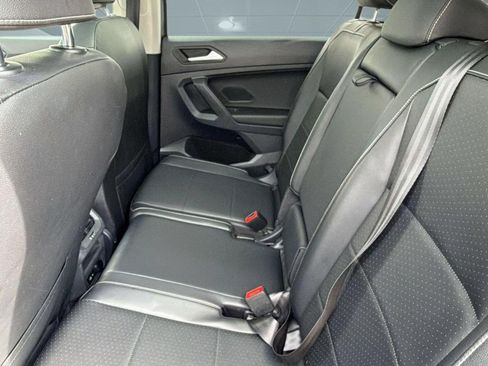 Used 2021 Volkswagen Tiguan SE w/ Panoramic Sunroof Package FWD image 15
