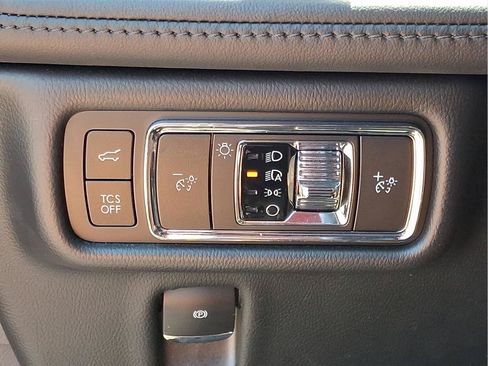 Used 2023 Lincoln Nautilus Reserve w/ Equipment Group 201A AWD/4WD image 22