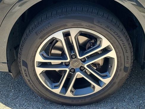 Certified 2025 Audi Q5 Premium w/ Convenience Package AWD/4WD image 9