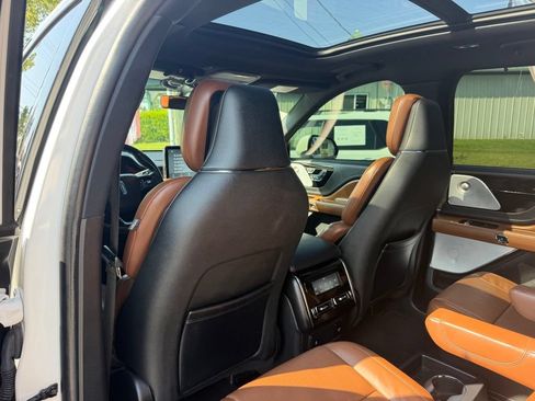 Used 2021 Lincoln Aviator Reserve w/ Equipment Group 208A AWD/4WD image 24