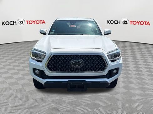 Used 2019 Toyota Tacoma TRD Off-Road w/ TRD Premium Off Road Package AWD/4WD image 2