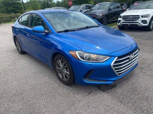 Used 2017 Hyundai Elantra SE FWD image 1