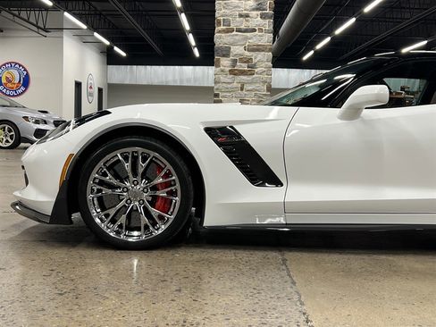 Used 2016 Chevrolet Corvette Z06 w/ 3LZ Preferred Equipment Group image 5