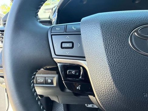 Used 2025 Toyota Camry SE image 29