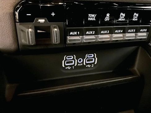 Used 2020 RAM 2500 Big Horn w/ Night Edition AWD/4WD image 31