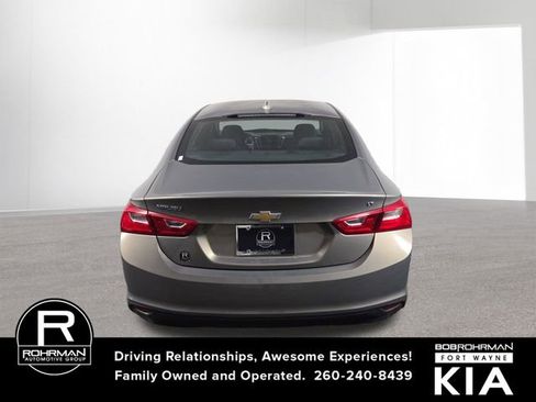 Used 2017 Chevrolet Malibu LT image 8