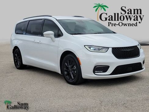 Used 2021 Chrysler Pacifica Touring-L w/ Premium & Safety Sphere Group FWD image 1