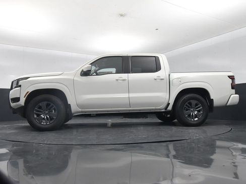 Certified 2025 Nissan Frontier SV image 25