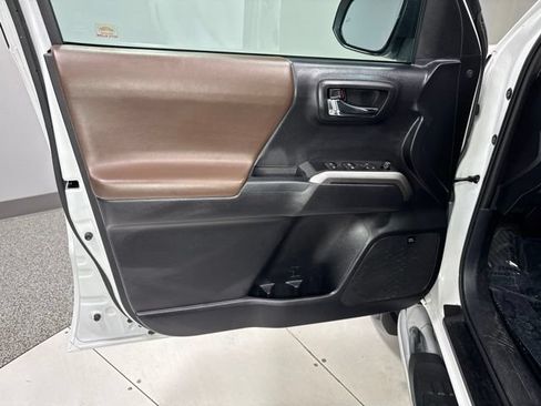 Used 2020 Toyota Tacoma Limited AWD/4WD image 13