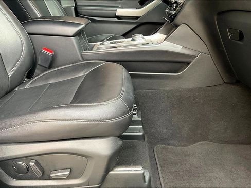 Used 2023 Ford Explorer Limited image 21