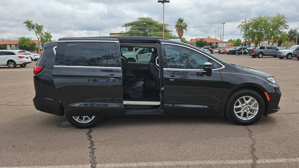 Used 2022 Chrysler Pacifica Touring-L FWD image 22