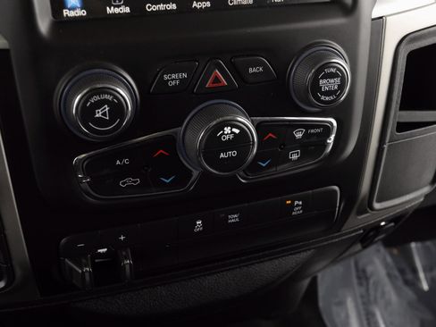 Used 2017 RAM 1500 Classic SLT w/ SLT Plus D￩cor Group image 18