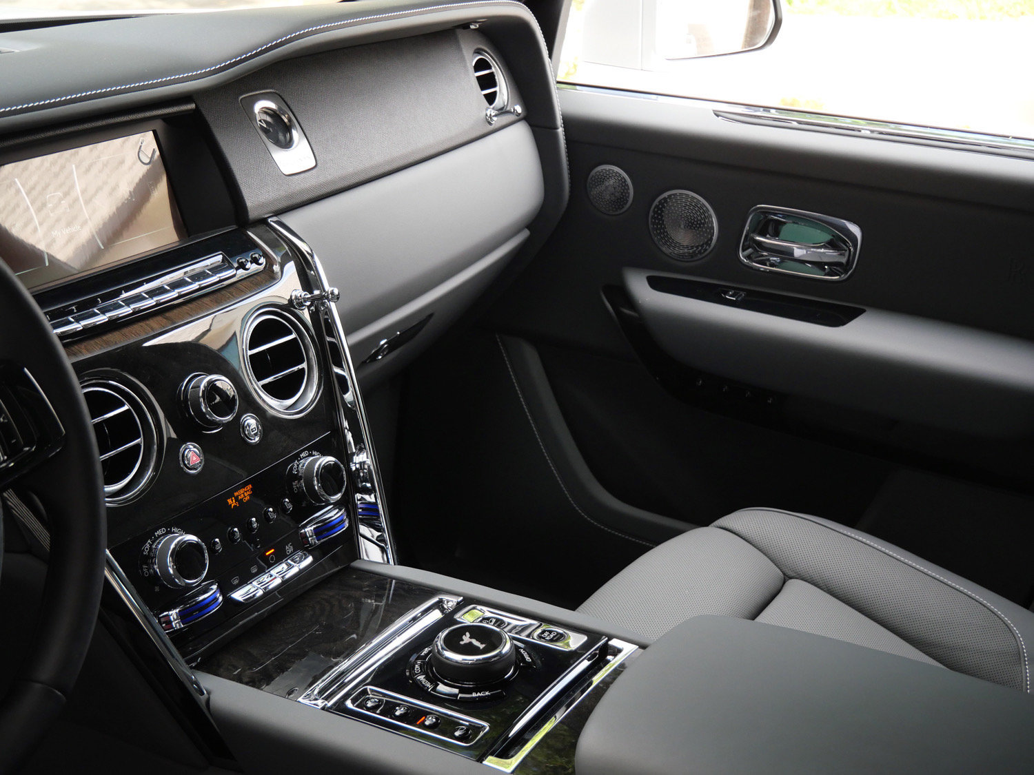 Certified 2024 Rolls-Royce Cullinan w/ Cullinan Package AWD/4WD image 24