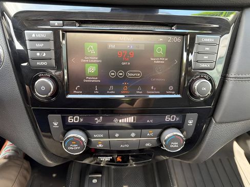 Used 2019 Nissan Rogue SL w/ Premium Package AWD/4WD image 16
