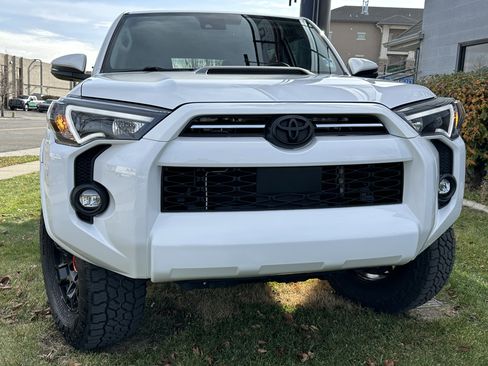 Used 2023 Toyota 4Runner SR5 Premium image 4