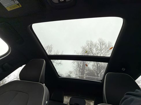 Certified 2022 Volvo XC40 P8 Recharge Plus image 31