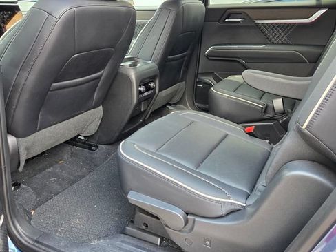 Used 2025 GMC Acadia Denali FWD image 5