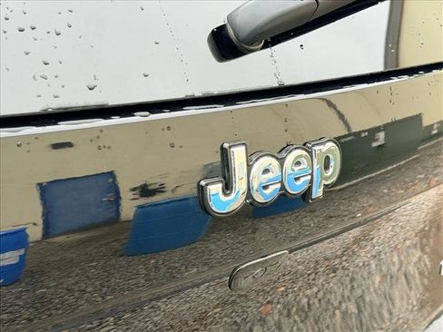 Used 2018 Jeep Cherokee Latitude Plus w/ Comfort/Convenience Group image 7