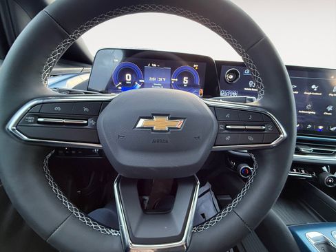 New 2026 Chevrolet Equinox EV LT image 12