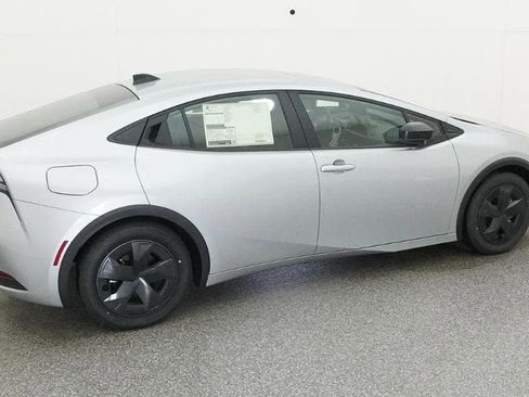 New 2026 Toyota Prius Plug-In Hybrid FWD image 10