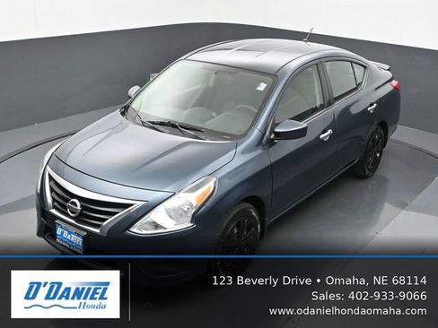 Used 2015 Nissan Versa SV FWD image 21
